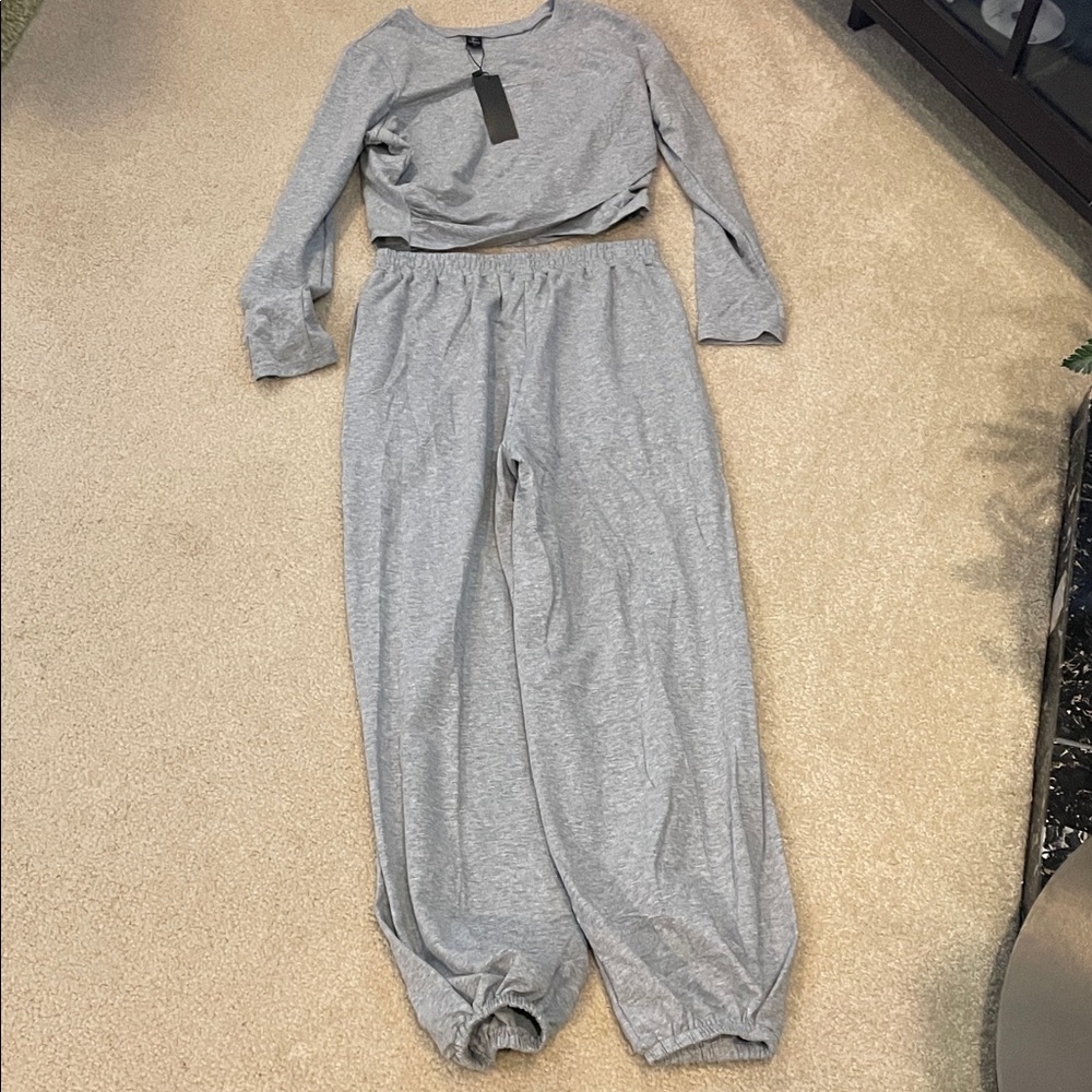 Soft Gray Two-Piece Lounge Set - Long Sleeve Crop Top & High-Waist Pants